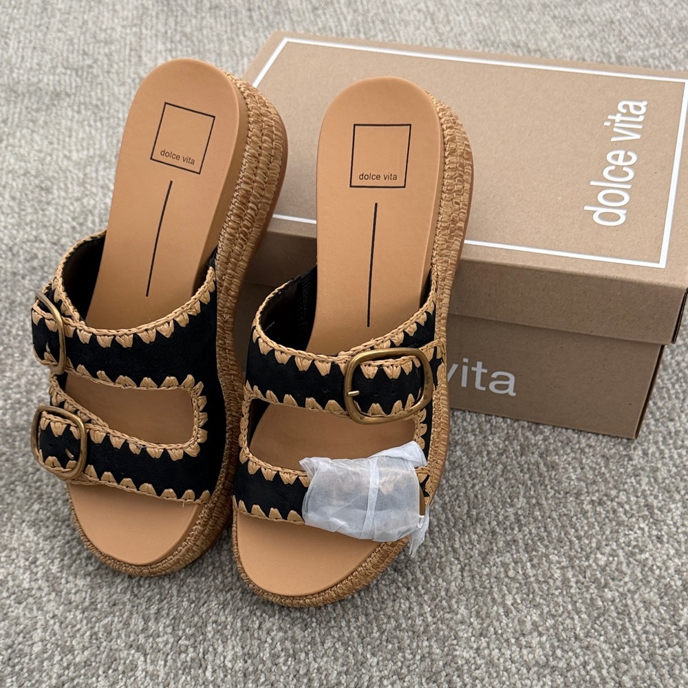 Dolce Vita Wanika onyx Black and Tan Buckle Sandals 9.5